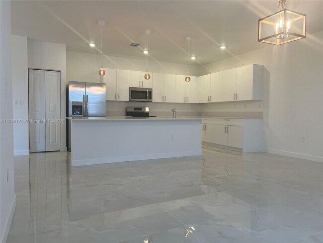 Building Photo - 16960 SW 288th Ter