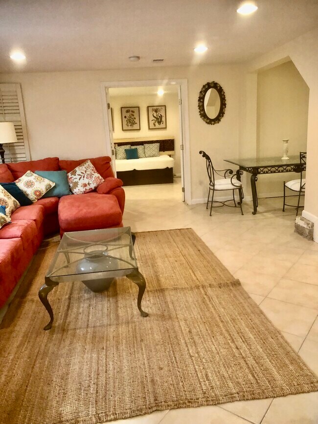 GRAN SALA - 2401 General Pershing St