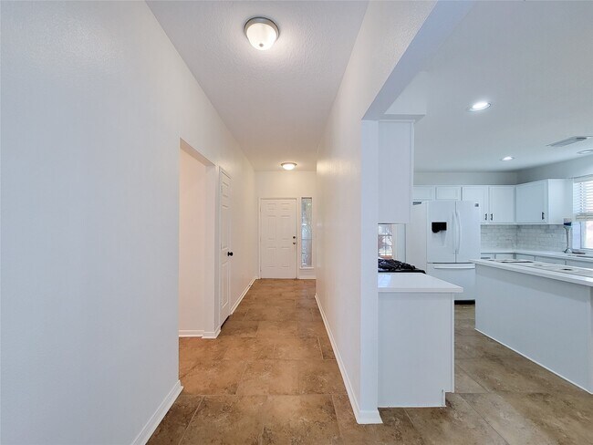 Foto del edificio - 5810 Forest Land Dr