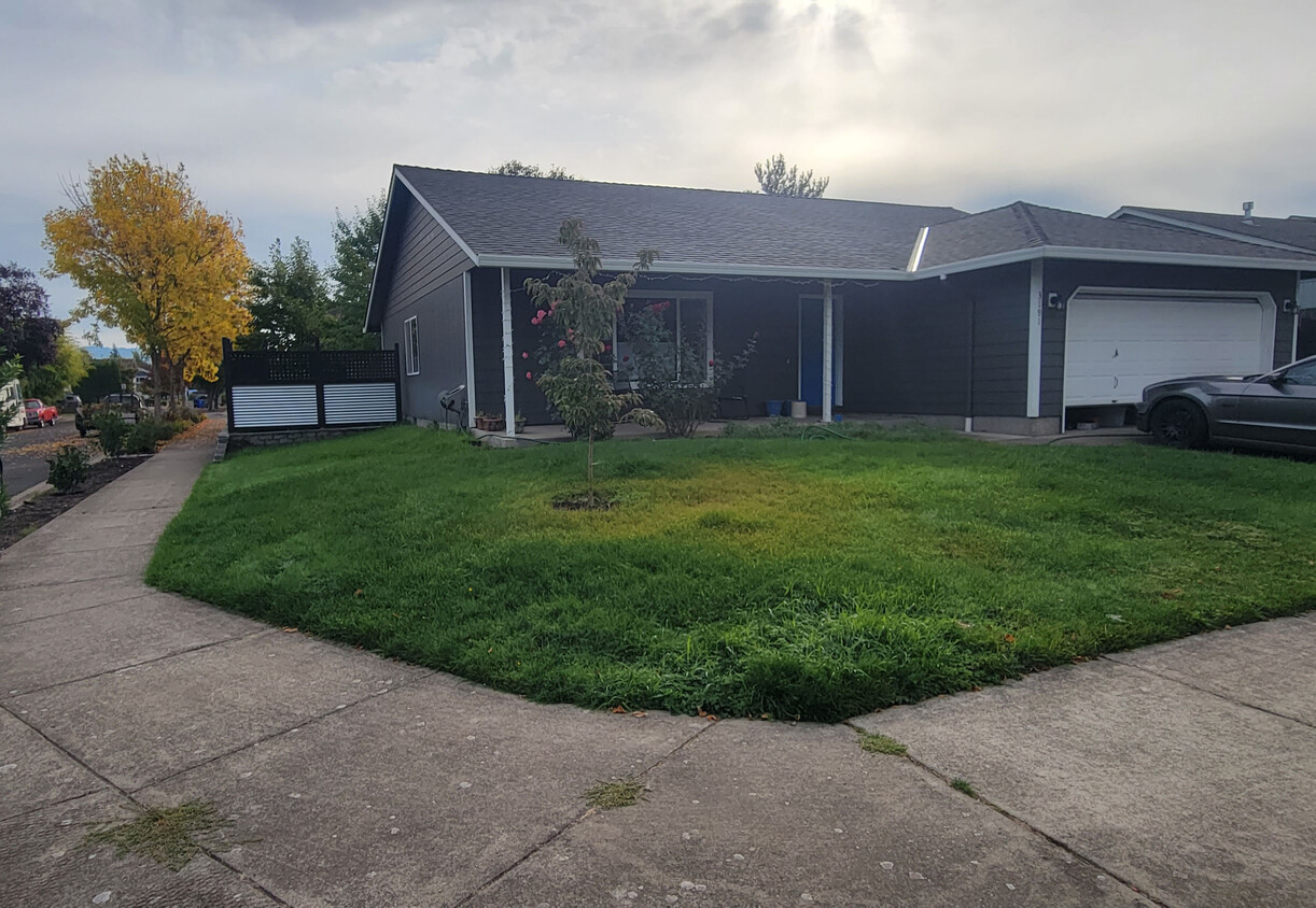 Primary Photo - 3191 Zinnia St