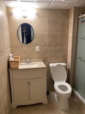 Building Photo - 8809 Royal Crest Dr