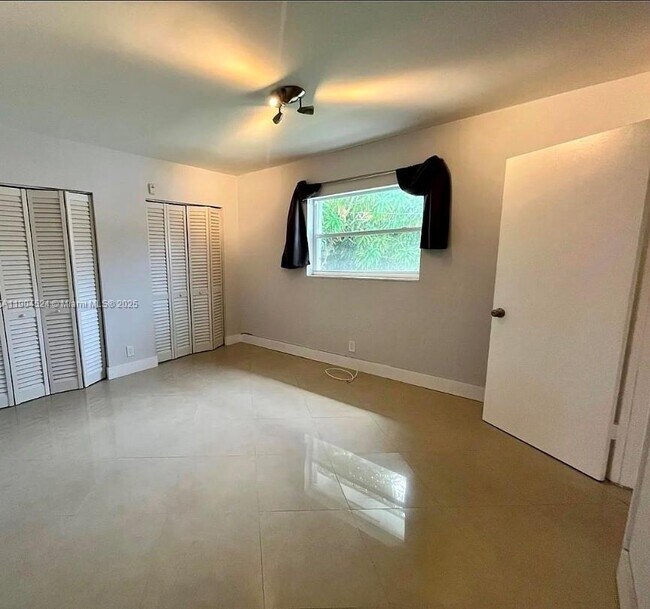 Foto del edificio - 1824 Monroe St