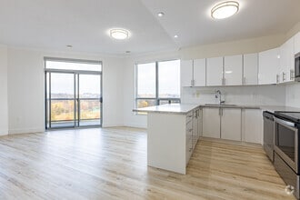 Interior Photo - 100 Eagle Street (Rivers Edge II)