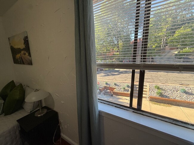 Building Photo - 68 E 200 S
