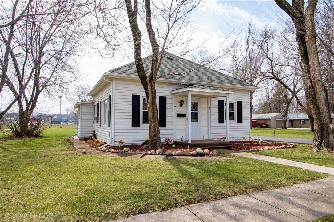 Primary Photo - 407 Cottage St
