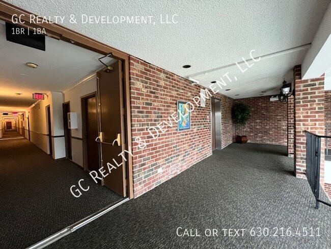 Building Photo - *** ELK GROVE VILLAGE - 1 BDRM CONDO - W&D...