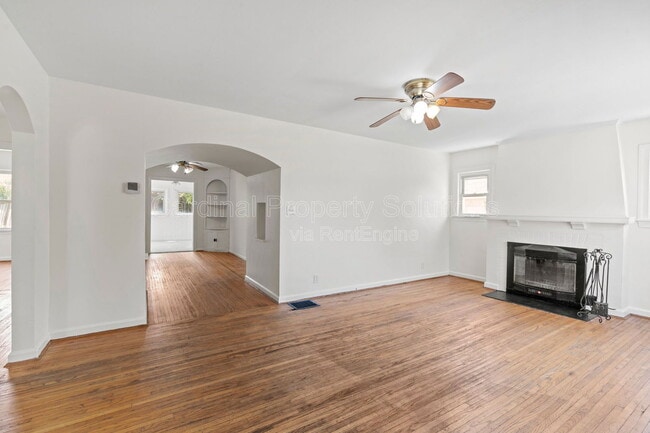 Building Photo - 2602 Elmo Pl