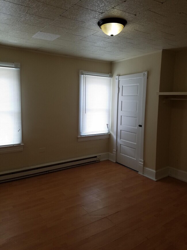 Foto del edificio - 108 S Kentucky Ave