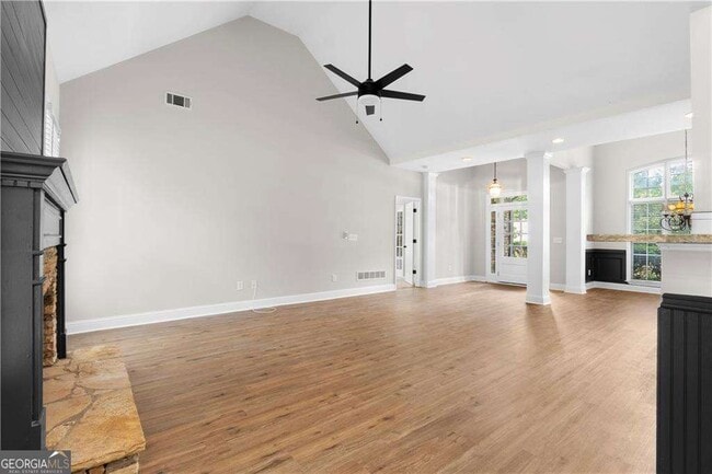 Building Photo - 65 Riverwood View