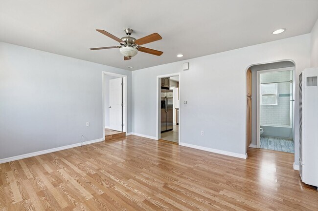 Foto del edificio - Private 3-Bedroom Single-Family Home with Big Backyard