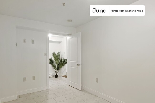 Foto del edificio - Private bedroom in 4 bed/2 bath Home