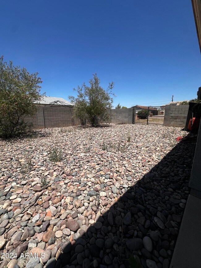 Foto del edificio - 5287 E Shadow Ln