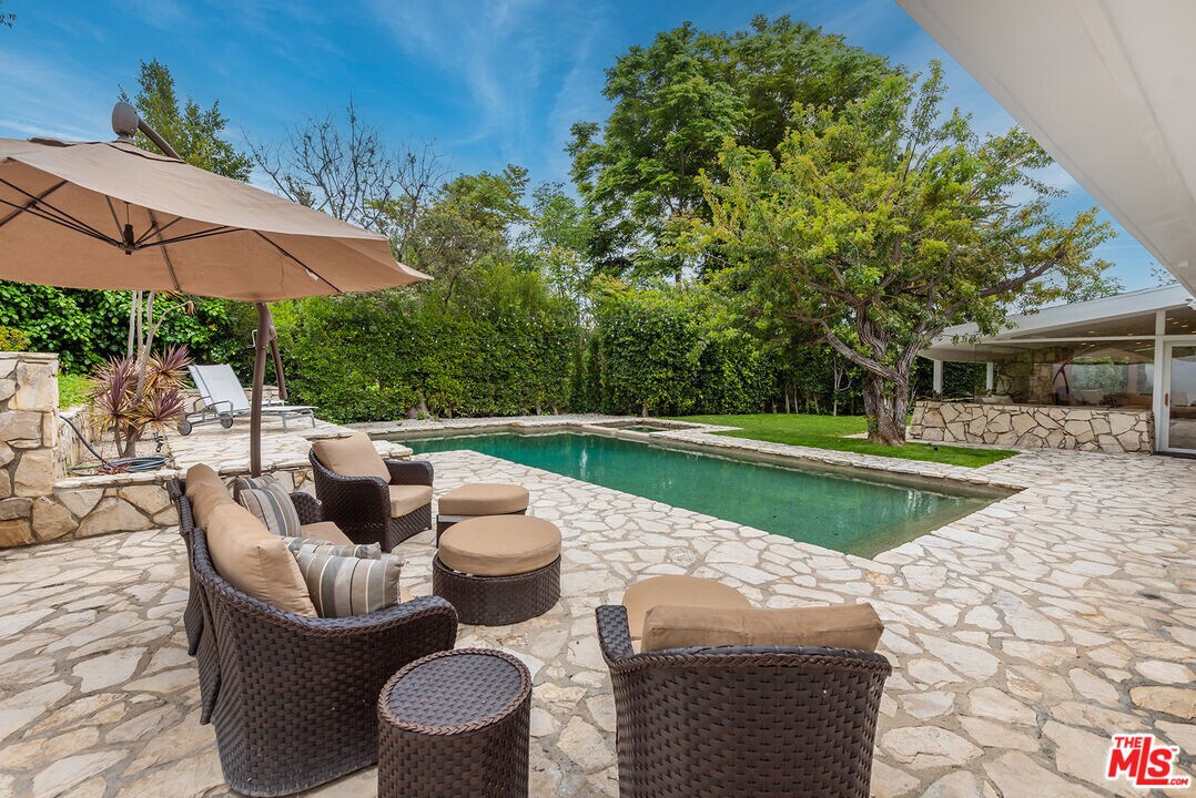 Foto principal - 1270 Benedict Canyon Drive