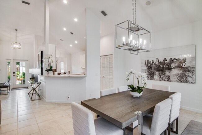 Foto del edificio - 2156 Wightman Dr