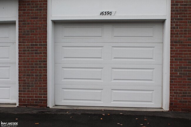 Building Photo - 16390 Chatham Dr