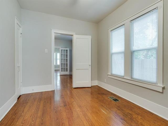 Building Photo - 2652 Gladstone Dr