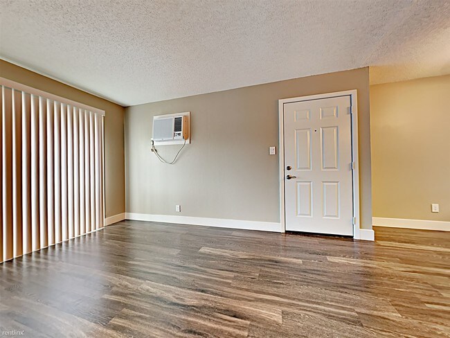 Building Photo - 3 br, 1 bath  - 1025 35th Ave Apt 16