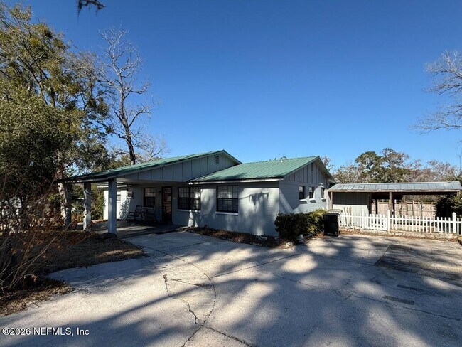 Building Photo - 360 Canis Dr W