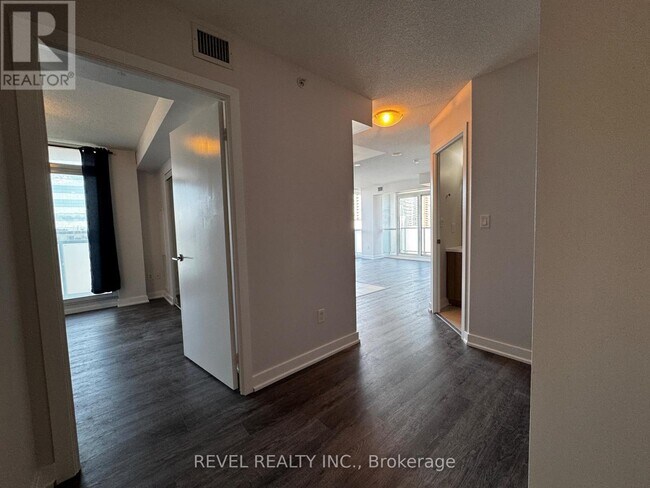 Photo du bâtiment - 5740-5740 Yonge St