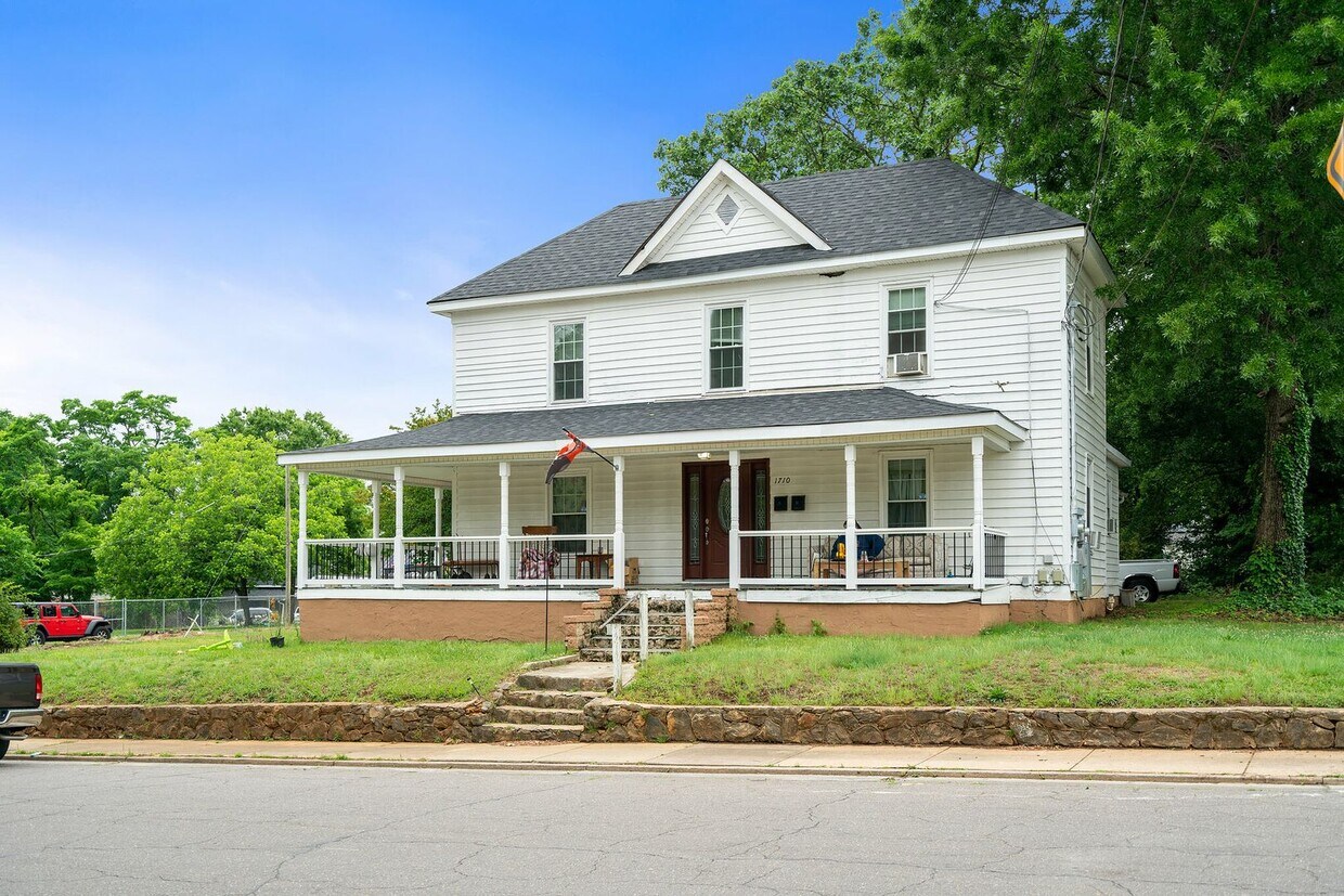 Primary Photo - 1710 Lomond St