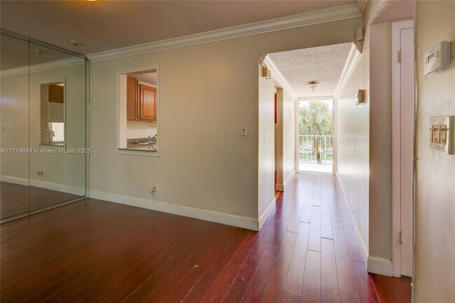 Foto del edificio - 8141 SW 24th Ct