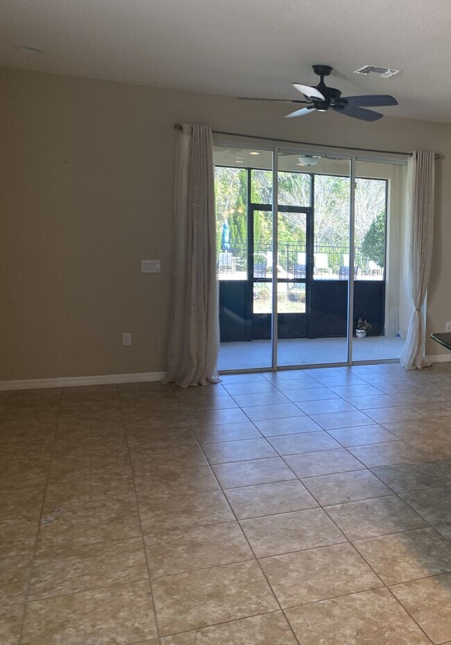 Building Photo - 3 BEDROOOMS. 2.5 BATHROOM TOWNHOME NEAR TH...