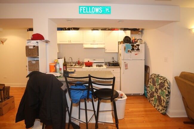 Building Photo - 1434 W Belle Plaine Ave