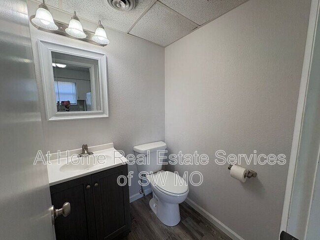 Building Photo - 3333 E Linwood St
