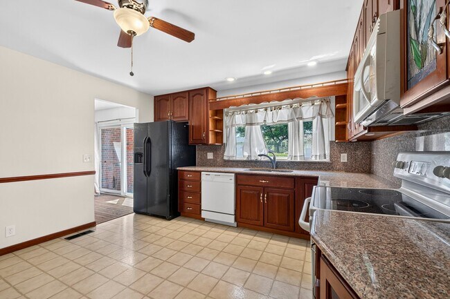 Building Photo - 3145 Matlock Dr