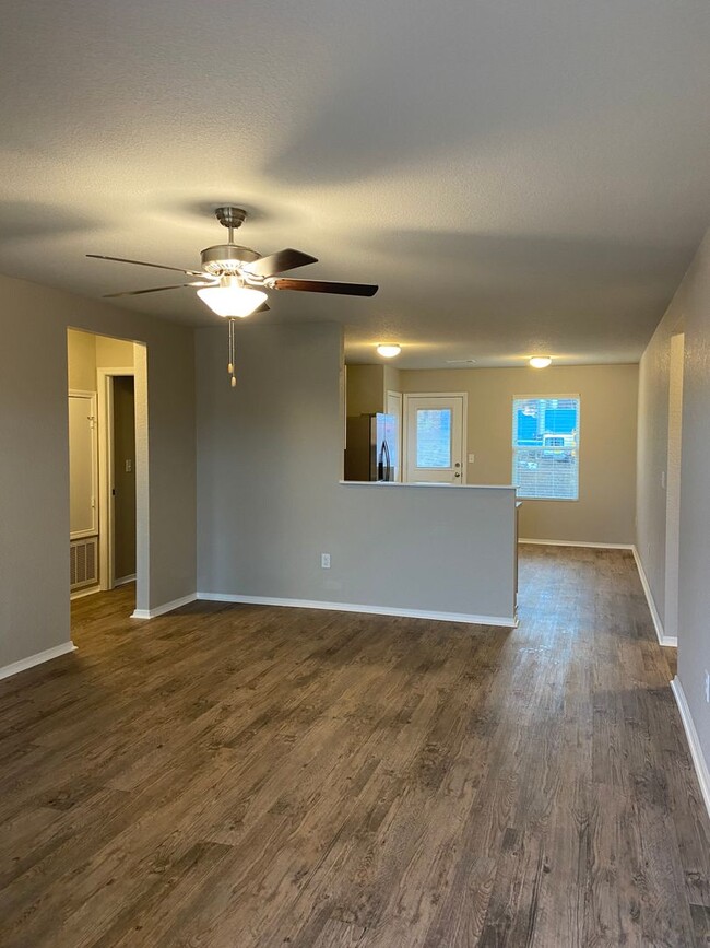 Building Photo - *Pre-leasing* Three Bedroom | Two Bath Hom...