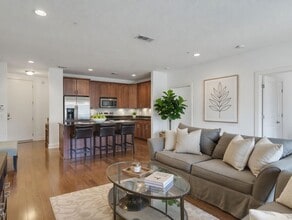 Building Photo - 702 Wedgewood Park