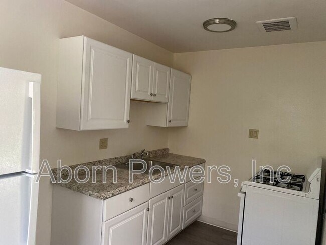 Foto del edificio - 2807-2813 Manor Dr