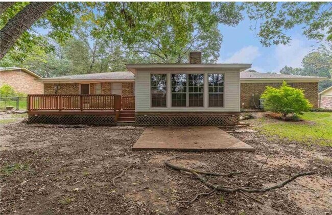 Building Photo - 115 Fairview Dr