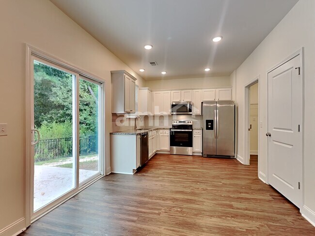 Foto del edificio - 622 W Lionel Rd