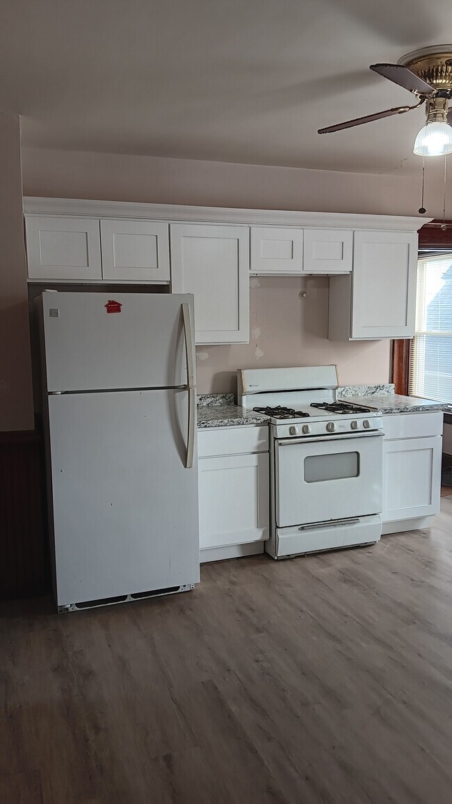 Foto del edificio - 151 Bunker Hill Ave