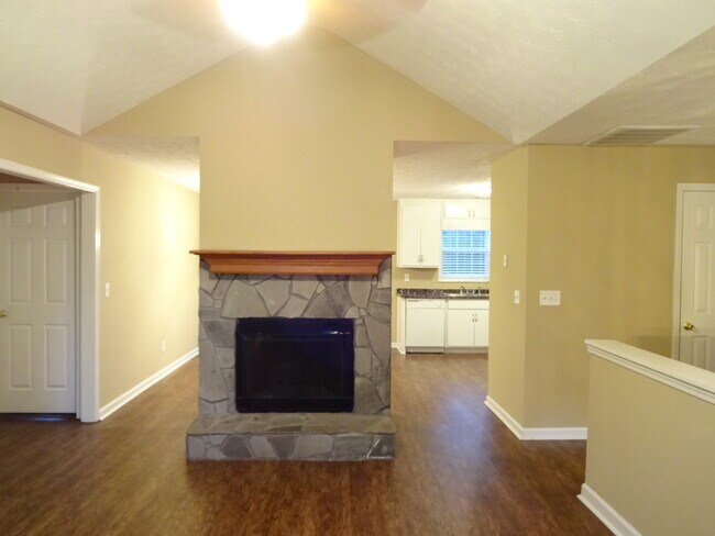Foto del edificio - 133 Thorn Brook Road