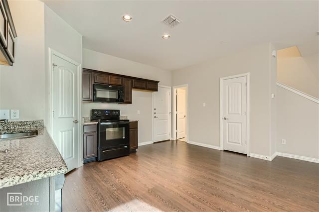 Building Photo - 1308 Lakecrest Ln