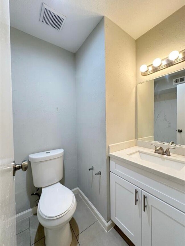 Foto del edificio - 8717 Victorian Village Dr