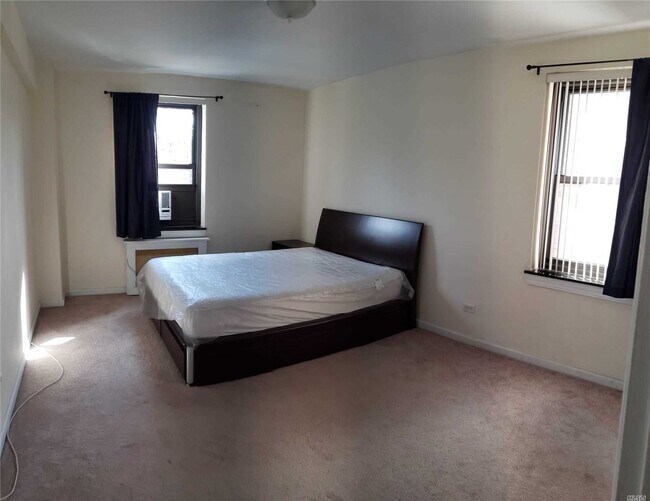 Foto del edificio - 211-5 75th Ave