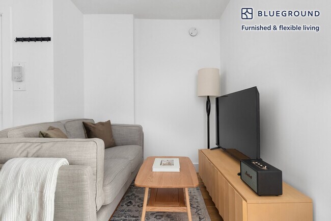 Foto del edificio - 230 E 44th St