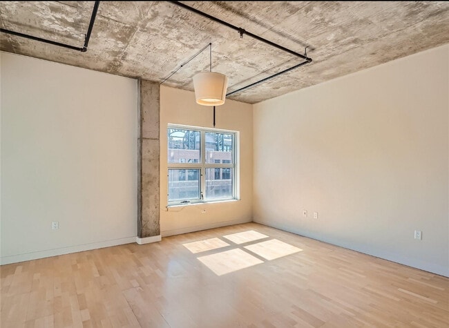 Building Photo - 2229 Blake St