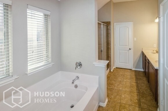 Building Photo - NOW AVAILABLE! - 905 Honey Locust Dr, Rock...