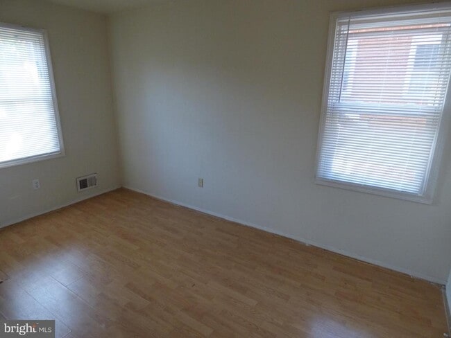 Foto del edificio - 9829 Town Ln