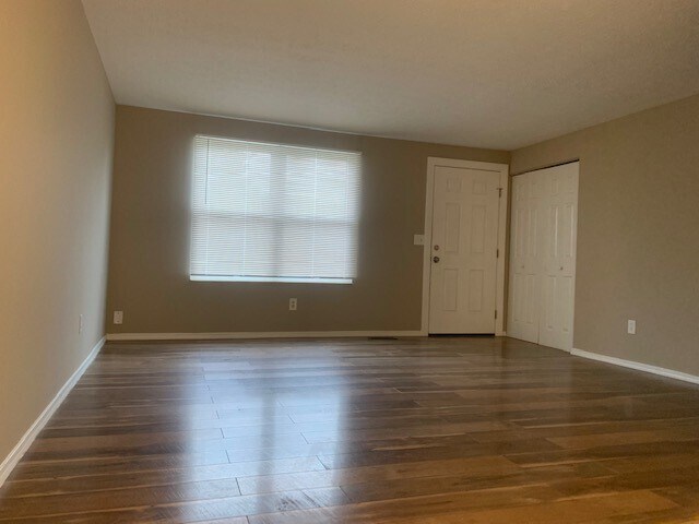 Building Photo - 4201 Briarwood Dr