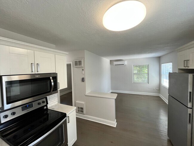 Foto del edificio - Above Detached Garage 1/1 in Colonialtown North