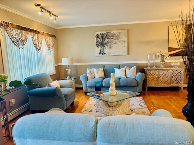 Foto del edificio - 177-68 Meadow Dr