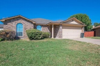 Building Photo - 3905 Basset Ct