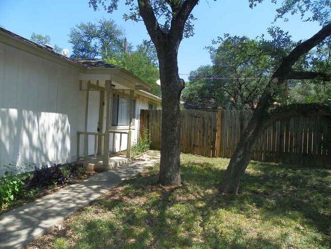 Foto del edificio - 4402 Limewood Ct