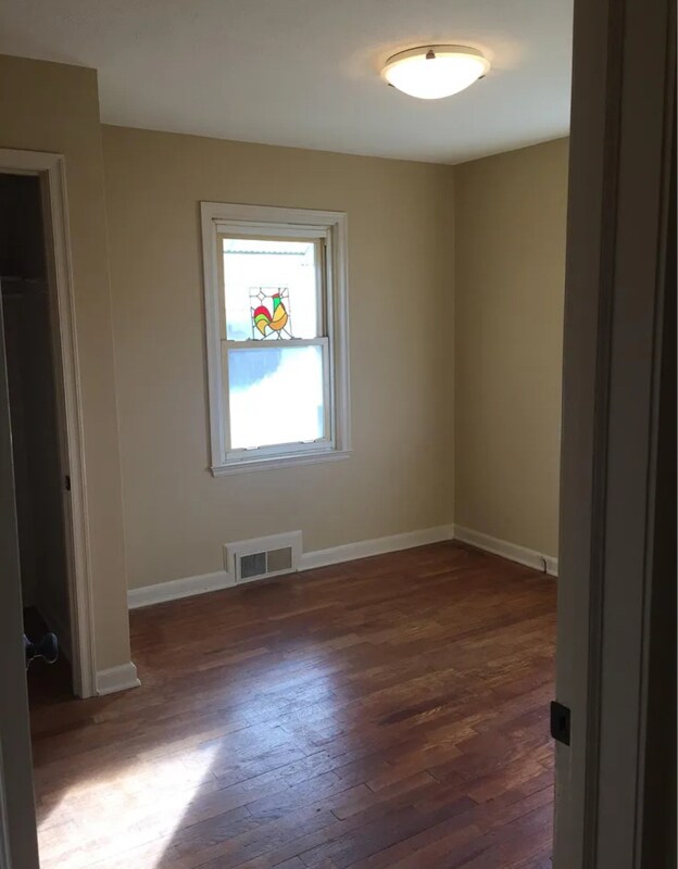 Building Photo - 2208 W 48th St