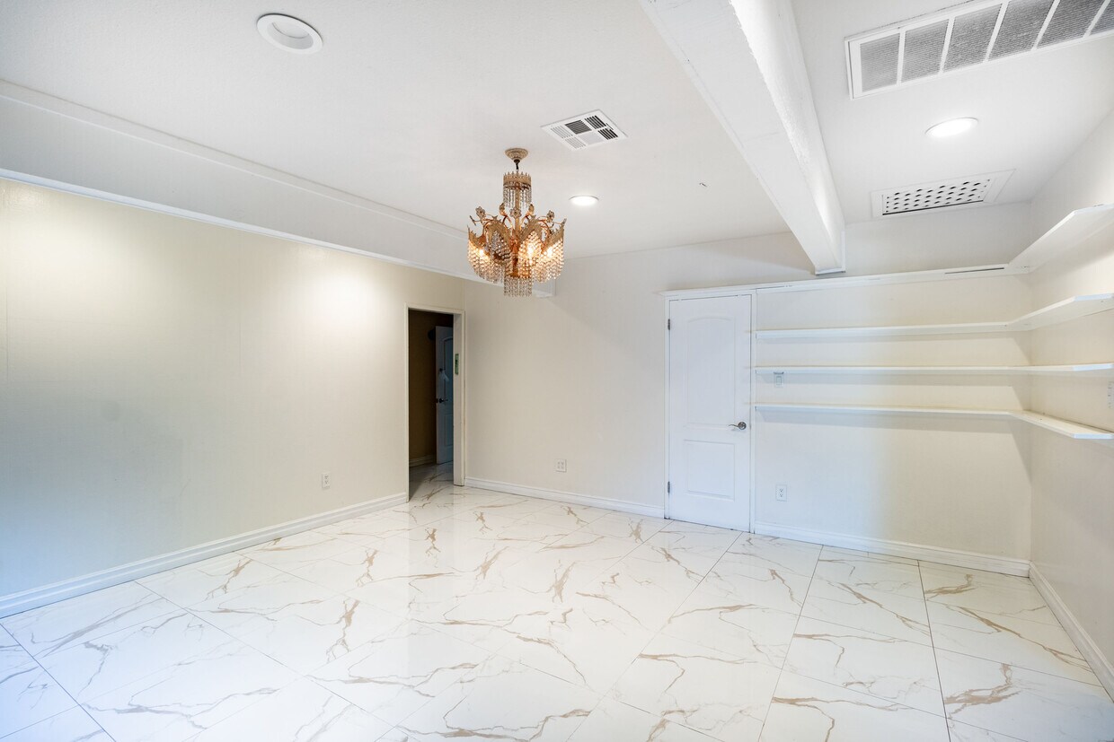Foto principal - 6340 Wilbur Ave